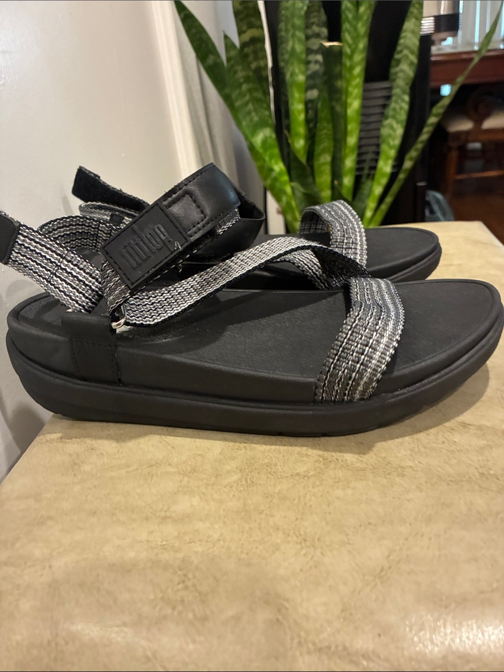 Fitflop women Black & Gray Webbing Sport Sandals - Picture 3 of 5